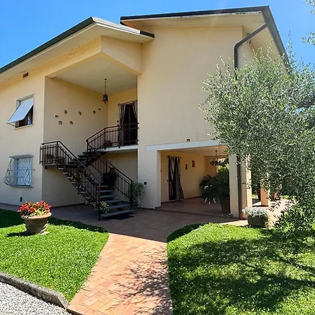 Casa Corte Degli Olivi 1 公寓 *